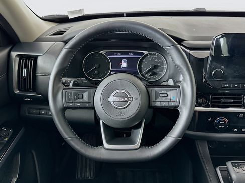 Used 2025 Nissan Pathfinder SL AWD/4WD image 18