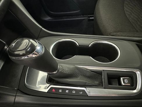 Used 2019 Chevrolet Equinox LT FWD image 16
