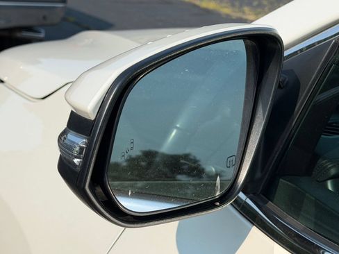 Used 2019 Toyota Highlander XLE AWD/4WD image 10