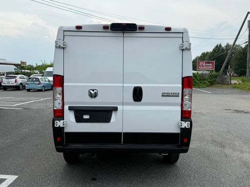 Used 2025 RAM ProMaster 2500 w/ Convenience Group FWD image 18