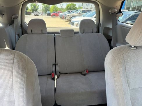 Used 2019 Toyota Sienna L FWD image 16