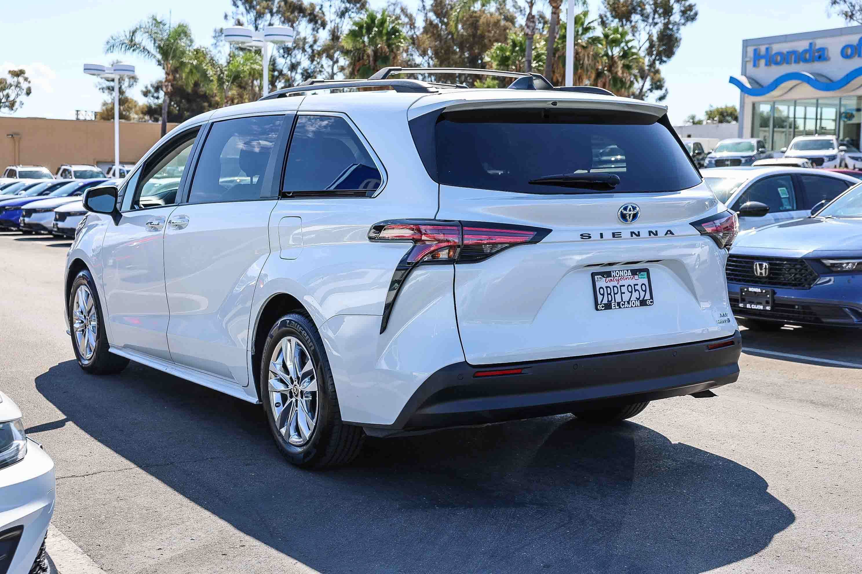 Used 2022 Toyota Sienna XLE w/ XLE Plus Package FWD image 26
