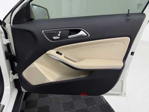 Used 2018 Mercedes-Benz GLA 250 image 30