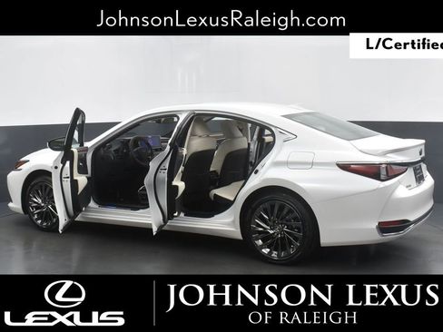 Certified 2025 Lexus ES 300h Ultra Luxury w/ Accessory Package (Z2) image 32
