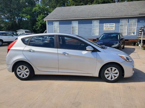 Used 2016 Hyundai Accent SE FWD image 4
