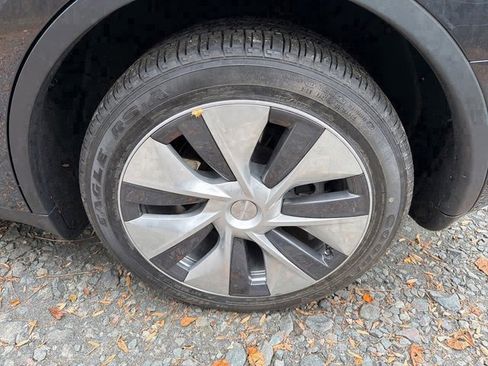 Used 2024 Tesla Model Y Long Range image 6