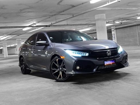Certified 2018 Honda Civic Sport Touring image 4
