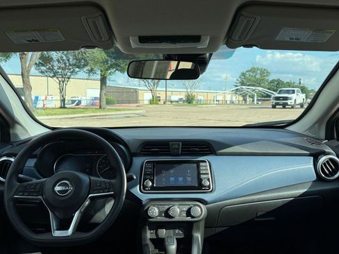 Used 2025 Nissan Versa SV FWD image 33