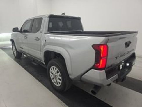 Certified 2025 Toyota Tacoma SR5 AWD/4WD image 6