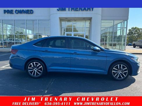 Used 2025 Volkswagen Jetta SE FWD image 1