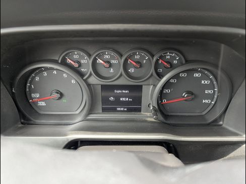 Used 2025 Chevrolet Silverado 1500 Custom Trail Boss AWD/4WD image 2