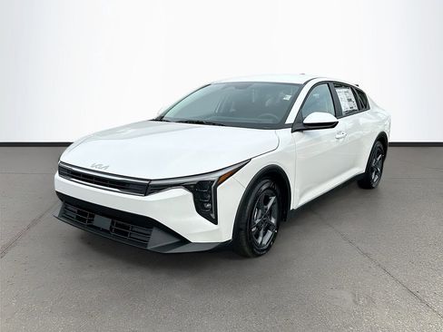 New 2025 Kia K4 LXS image 3