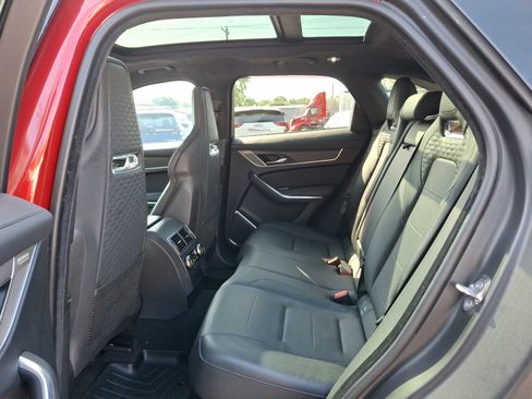 Used 2021 Jaguar F-PACE SVR image 10