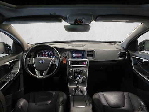 Used 2016 Volvo V60 T5 Cross Country AWD/4WD image 9