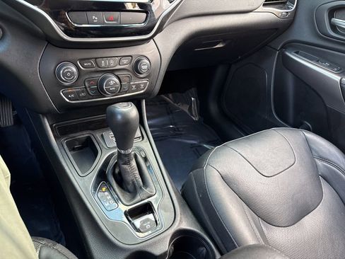 Used 2019 Jeep Cherokee Limited image 34