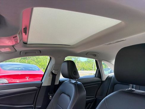 Used 2023 Volkswagen Jetta SE w/ Panoramic Sunroof Package FWD image 19