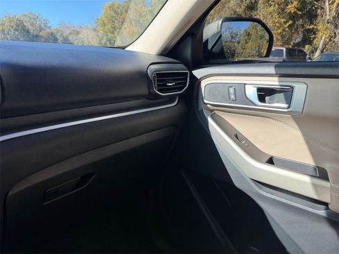Used 2020 Ford Explorer XLT w/ Equipment Group 202A image 23