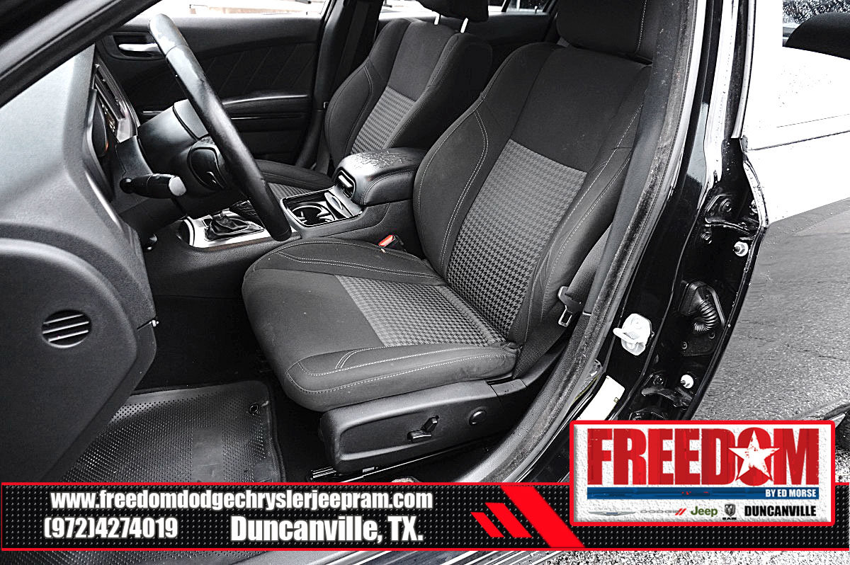 Used 2023 Dodge Charger SXT w/ Blacktop Package RWD image 13
