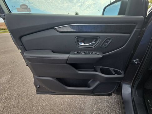 Used 2024 Honda Pilot Elite image 32
