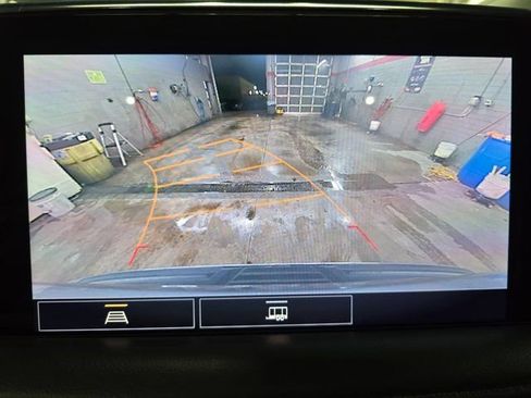 Used 2021 Chevrolet Suburban LT image 24