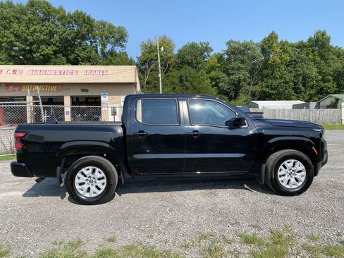 Used 2022 Nissan Frontier SV RWD image 4
