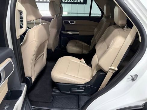 Used 2021 Ford Explorer XLT w/ Equipment Group 202A image 11