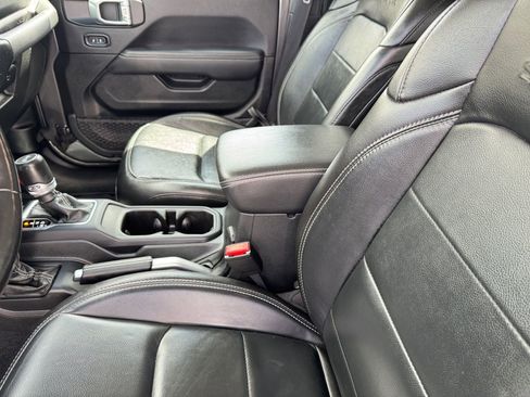 Used 2021 Jeep Wrangler Unlimited Sahara w/ Uconnect 4C Nav & Sound Group AWD/4WD image 12