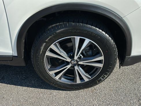 Used 2020 Nissan Rogue SV w/ Premium Package image 8