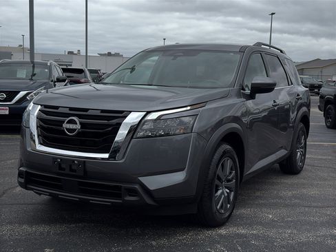 Certified 2024 Nissan Pathfinder SV image 2