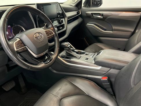 Used 2022 Toyota Highlander Limited FWD image 16