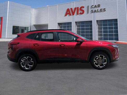 Used 2025 Chevrolet Trax LT w/ LT Convenience Package FWD image 5