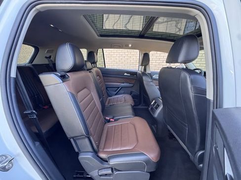 Used 2021 Volkswagen Atlas SEL Premium image 12