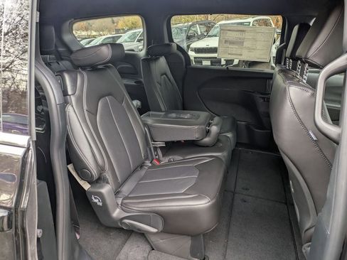 New 2026 Chrysler Pacifica Select FWD image 27