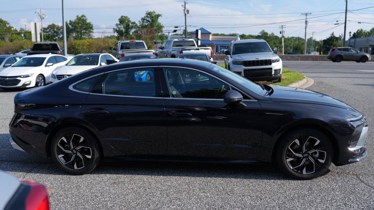 Used 2025 Hyundai Sonata SEL FWD image 4