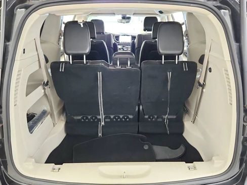 Used 2023 Chrysler Pacifica Touring-L FWD image 40