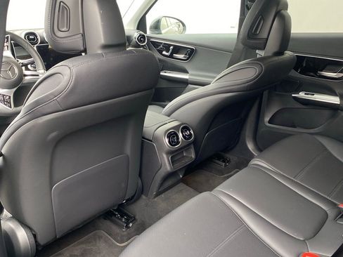 Used 2025 Mercedes-Benz GLC 350e 4MATIC image 11