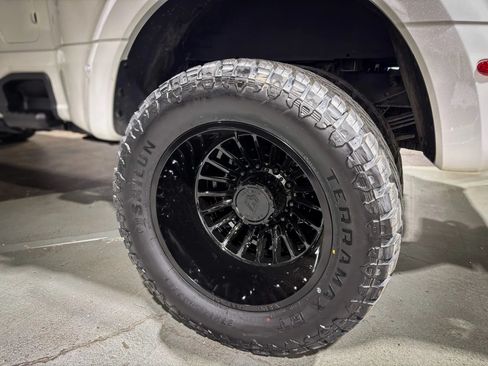 Used 2026 Ford F450 Platinum w/ FX4 Off-Road Package AWD/4WD image 9