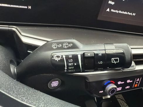 Used 2024 Kia Sorento S image 13