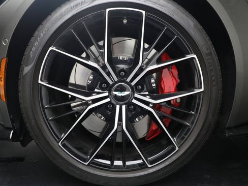 Used 2021 Aston Martin V8 Vantage Roadster image 39