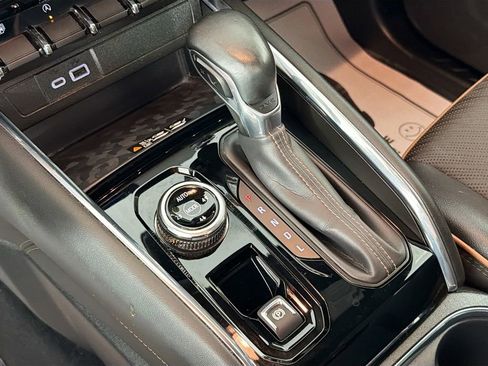 Used 2024 GMC Canyon AT4 w/ AT4 Premium Package image 17