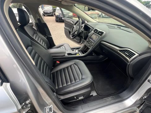 Used 2020 Ford Fusion SEL FWD image 21