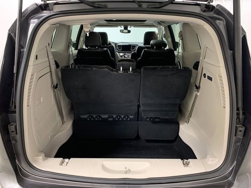 Used 2020 Chrysler Pacifica Limited image 26