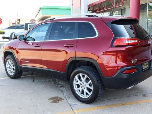 Used 2017 Jeep Cherokee Latitude w/ Safety/Convenience Group AWD/4WD image 6