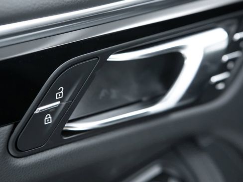 New 2026 Porsche Macan AWD/4WD image 26