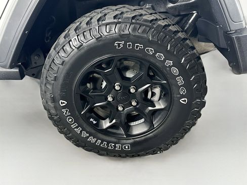 Used 2023 Jeep Wrangler Unlimited w/ Cold Weather Group image 11