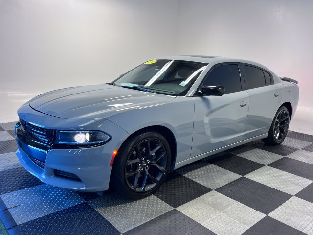 Used 2022 Dodge Charger SXT w/ Blacktop Package RWD image 3