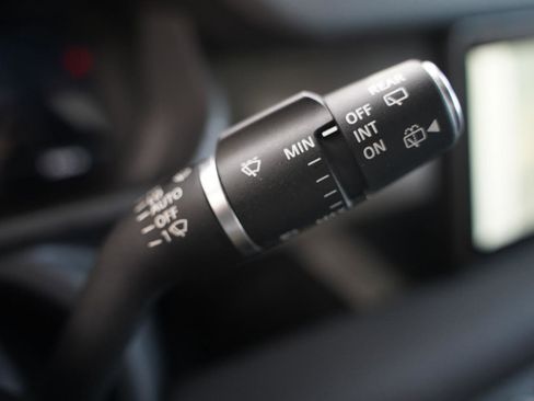 Used 2024 Land Rover Defender 110 S image 15