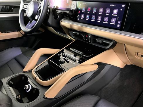Certified 2024 Porsche Cayenne AWD/4WD image 16
