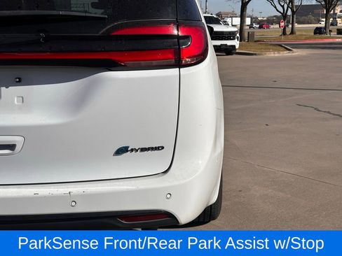 Used 2024 Chrysler Pacifica Select image 13