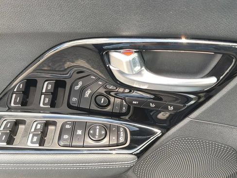 Used 2019 Kia Niro Touring FWD image 24